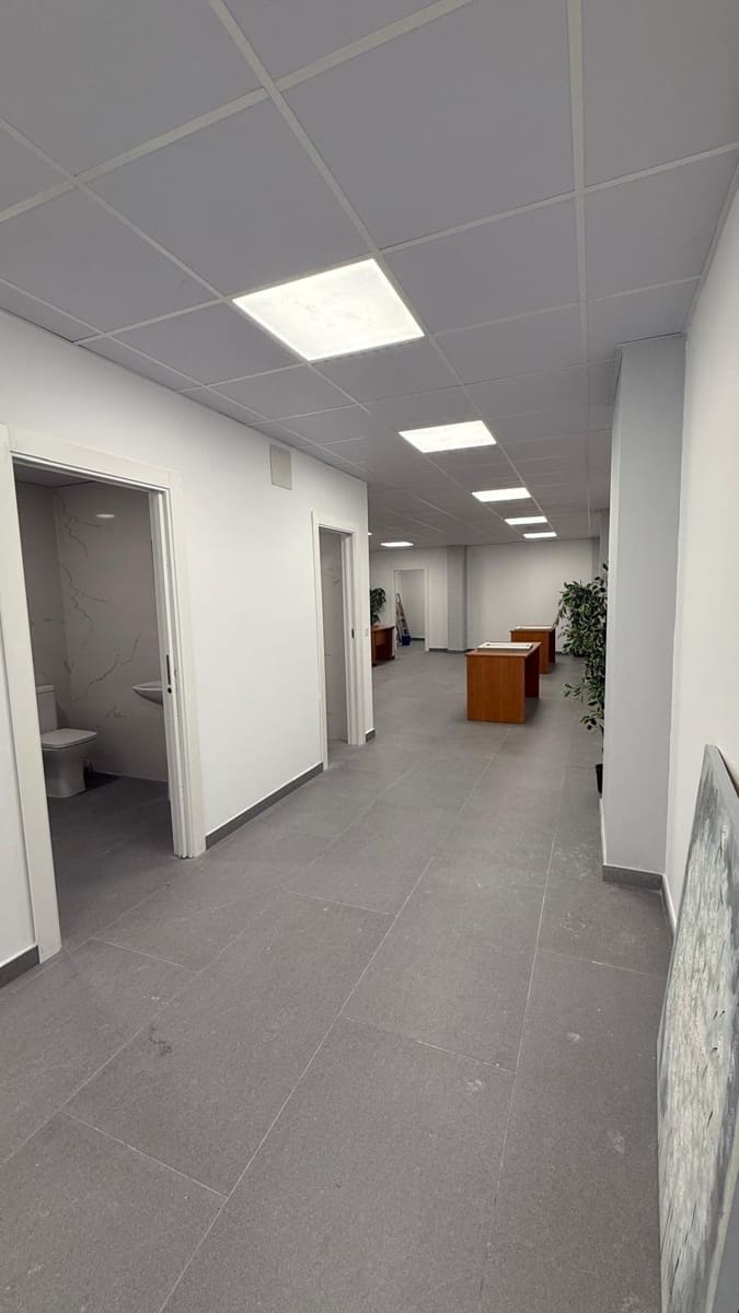 Commercial for rent in Las Gabias - € 950 (Ref: 9715115)