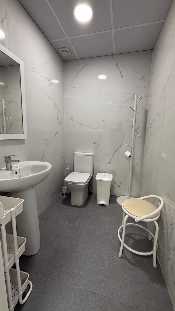 Commercial for rent in Las Gabias - € 950 (Ref: 9715115)