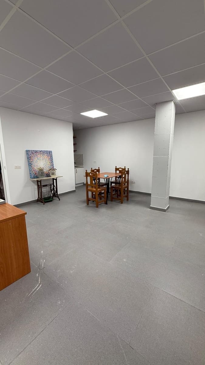 Commercial for rent in Las Gabias - € 950 (Ref: 9715115)