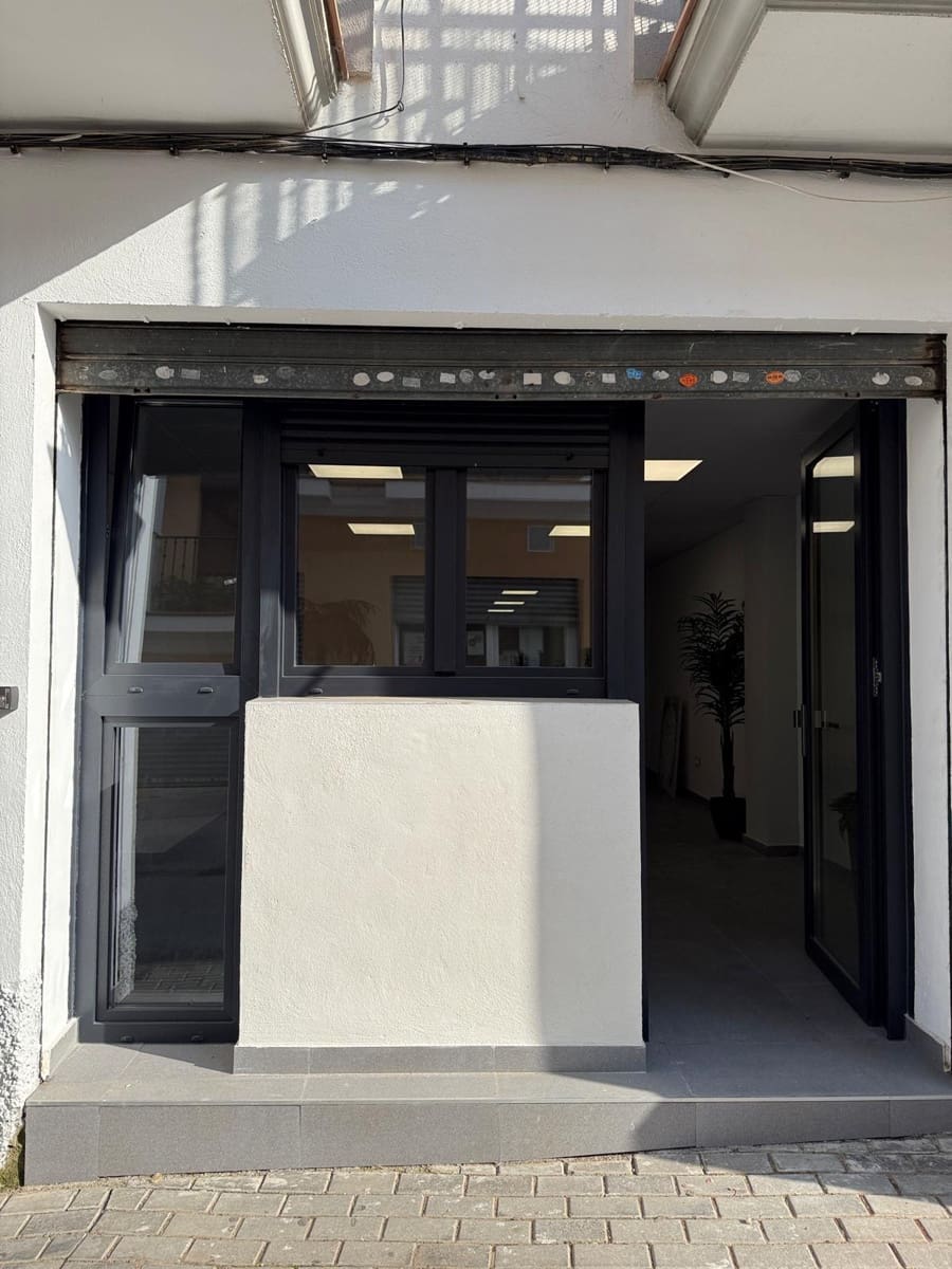 Commercial for rent in Las Gabias - € 950 (Ref: 9715115)