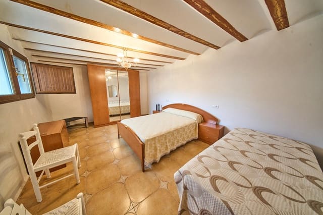 4 bedroom Townhouse for sale in Puebla de Don Fadrique - € 69,900 (Ref: 9721892)