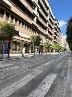 Commercieel te huur in Granada stad - € 2.700 (Ref: 9732411)