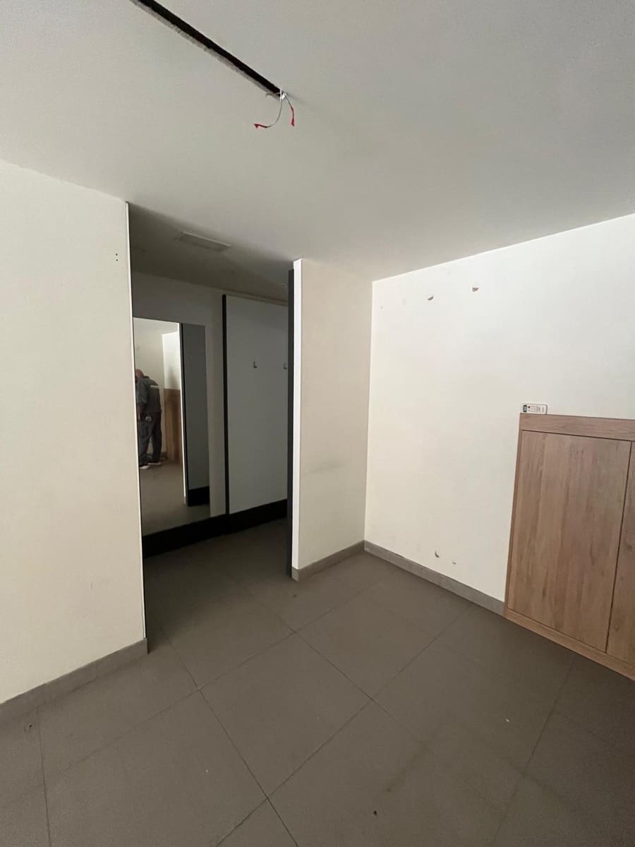 Commercieel te huur in Granada stad - € 2.700 (Ref: 9732411)