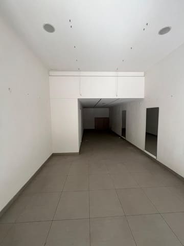 Commercieel te huur in Centro, Granada stad - € 2.700 (Ref: 9732411)