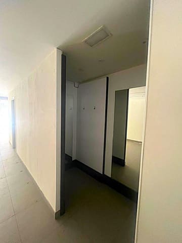 Commercieel te huur in Centro, Granada stad - € 2.700 (Ref: 9732411)