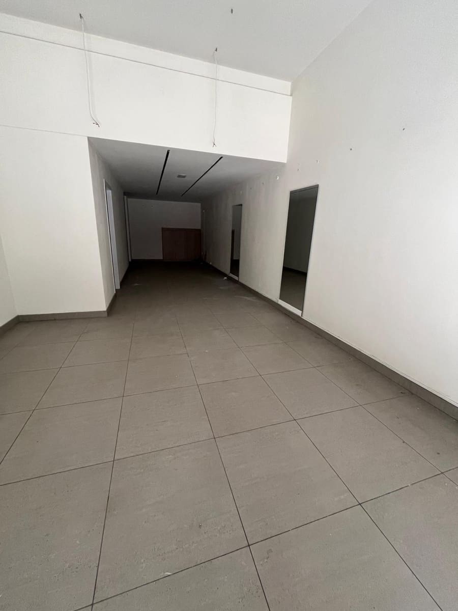 Commercieel te huur in Granada stad - € 2.700 (Ref: 9732411)