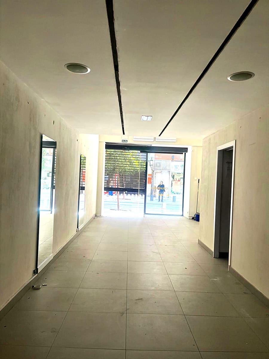 Commercieel te huur in Granada stad - € 2.700 (Ref: 9732411)