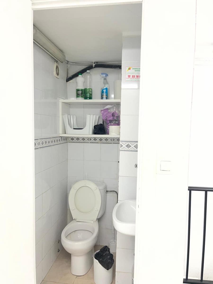 Commercieel te huur in Granada stad - € 2.700 (Ref: 9732411)