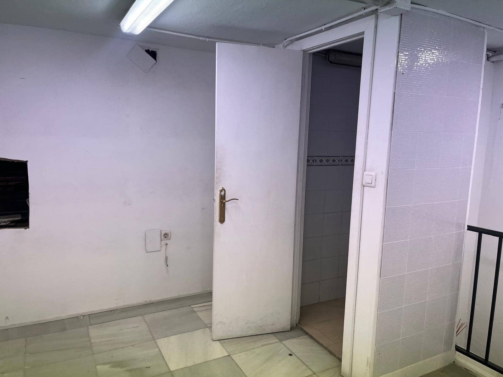 Commercieel te huur in Granada stad - € 2.700 (Ref: 9732411)