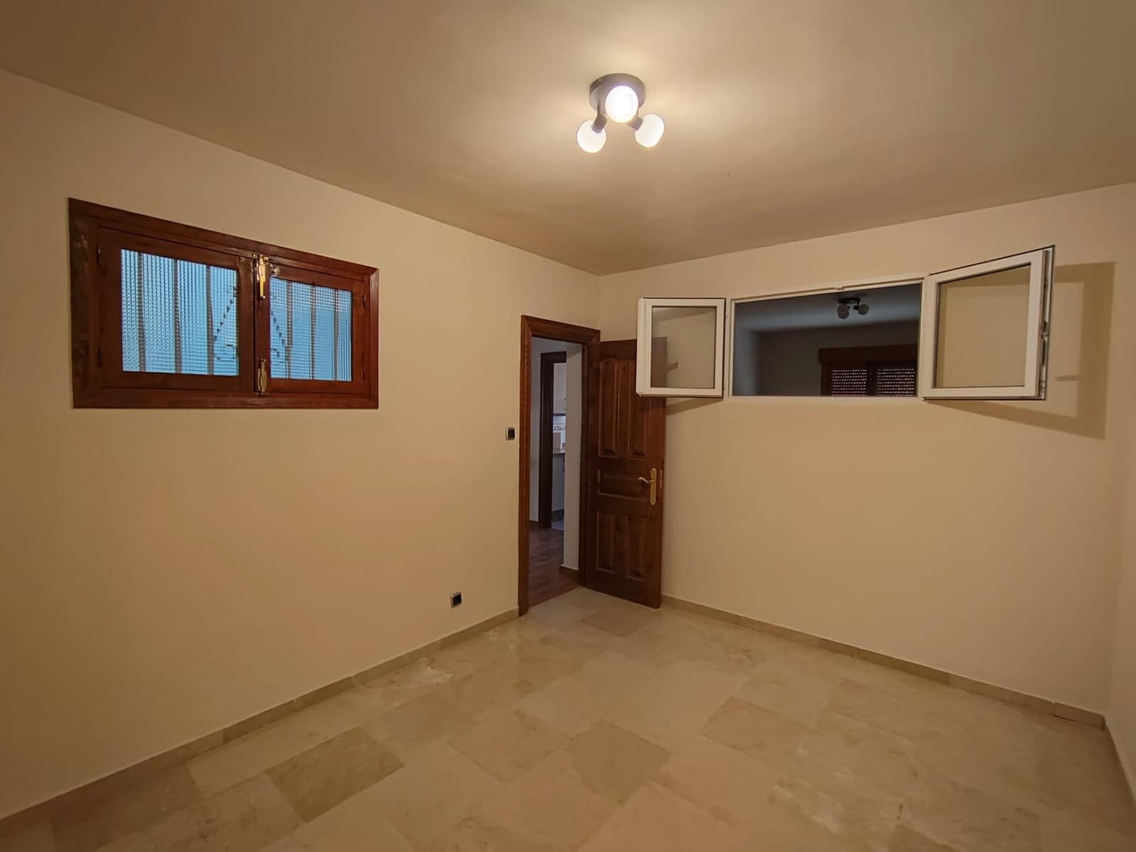 3 slaapkamer Appartement te huur in Lanjaron - € 550 (Ref: 9735779)