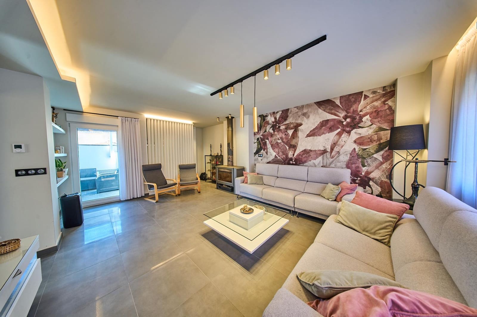 3 bedroom Terraced Villa for sale in Granada city with garage - € 410,000 (Ref: 9735780)