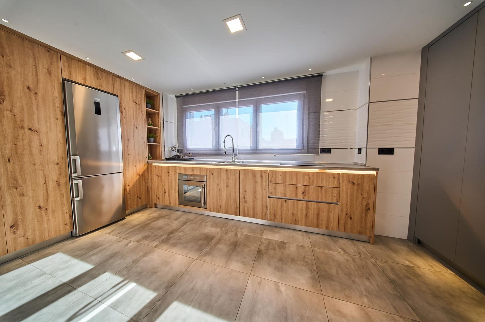 3 bedroom Terraced Villa for sale in Granada city with garage - € 410,000 (Ref: 9735780)