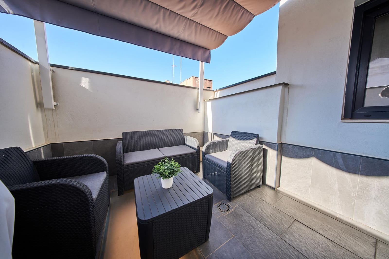 3 bedroom Terraced Villa for sale in Granada city with garage - € 410,000 (Ref: 9735780)