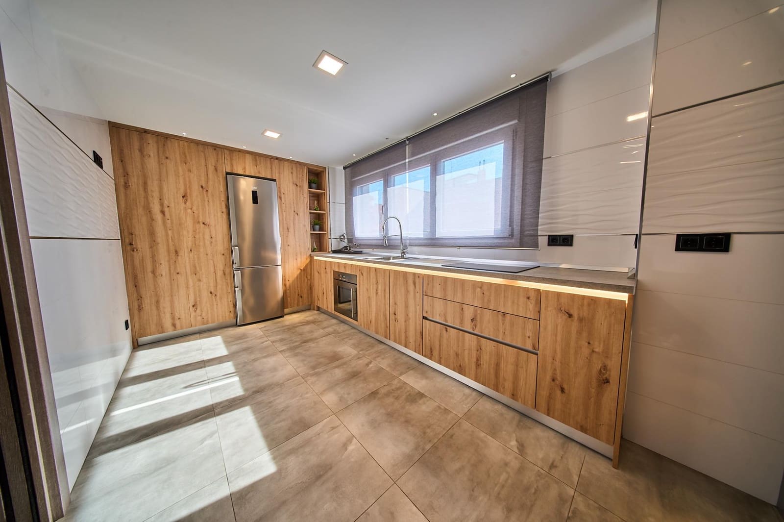 3 bedroom Terraced Villa for sale in Granada city with garage - € 410,000 (Ref: 9735780)