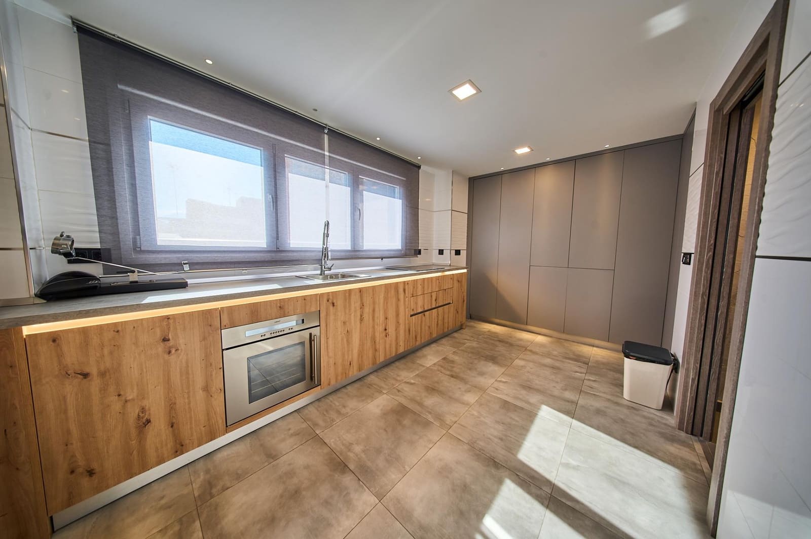 3 bedroom Terraced Villa for sale in Granada city with garage - € 410,000 (Ref: 9735780)