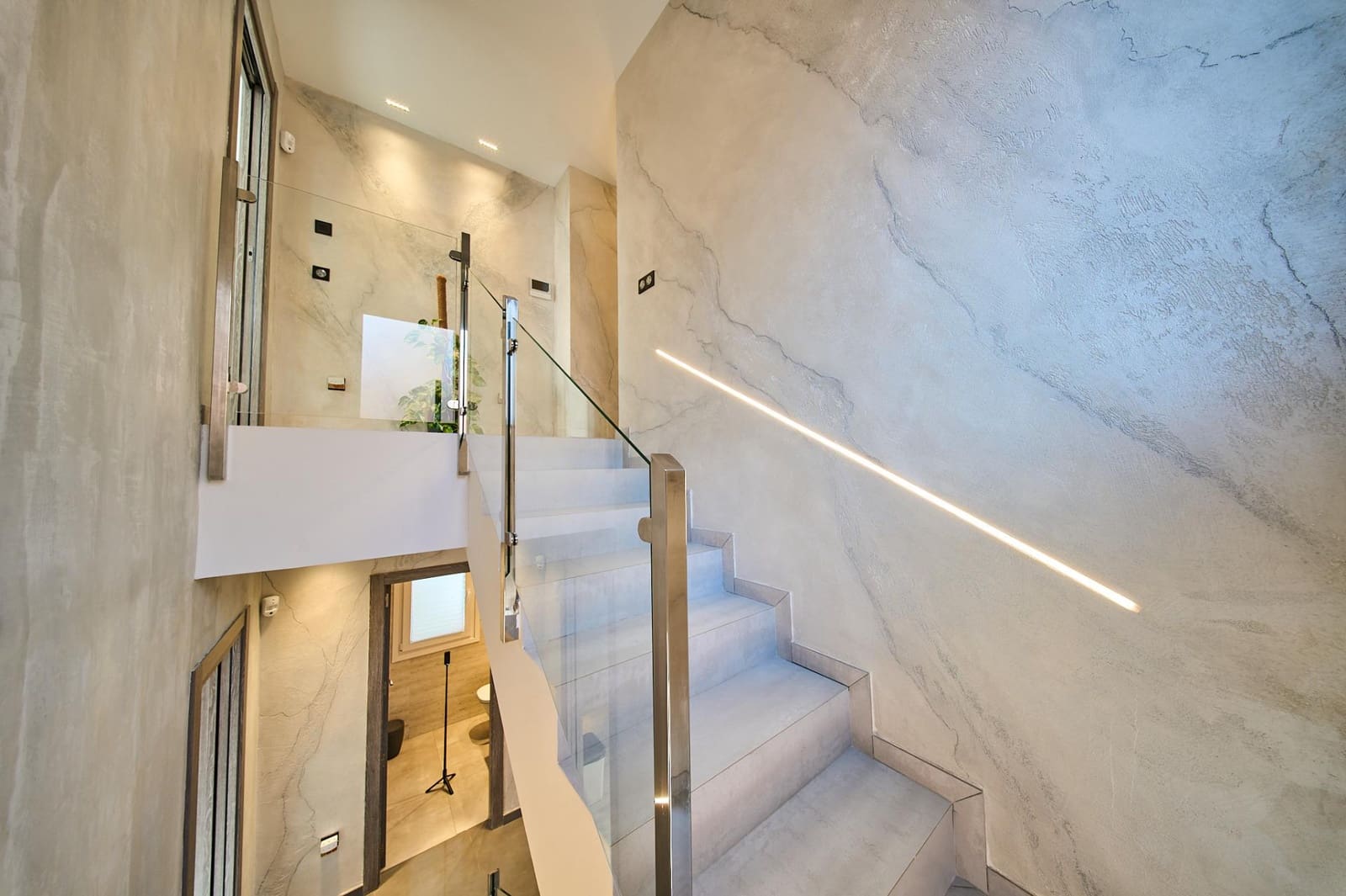 3 bedroom Terraced Villa for sale in Granada city with garage - € 410,000 (Ref: 9735780)