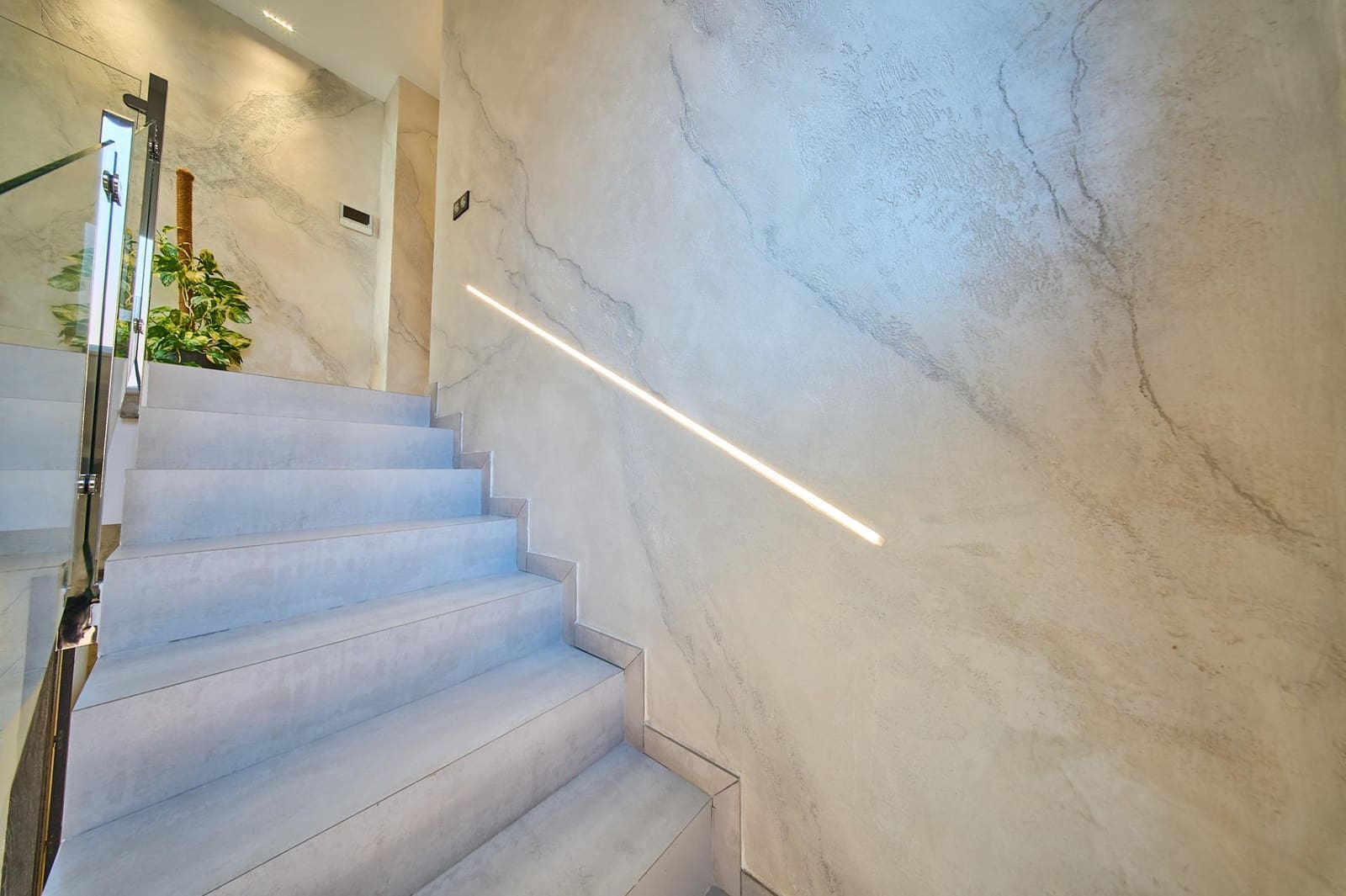 3 bedroom Terraced Villa for sale in Granada city with garage - € 410,000 (Ref: 9735780)