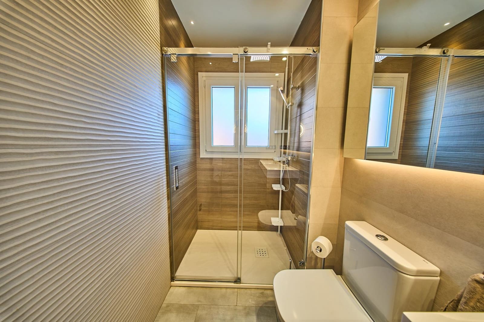 3 bedroom Terraced Villa for sale in Granada city with garage - € 410,000 (Ref: 9735780)