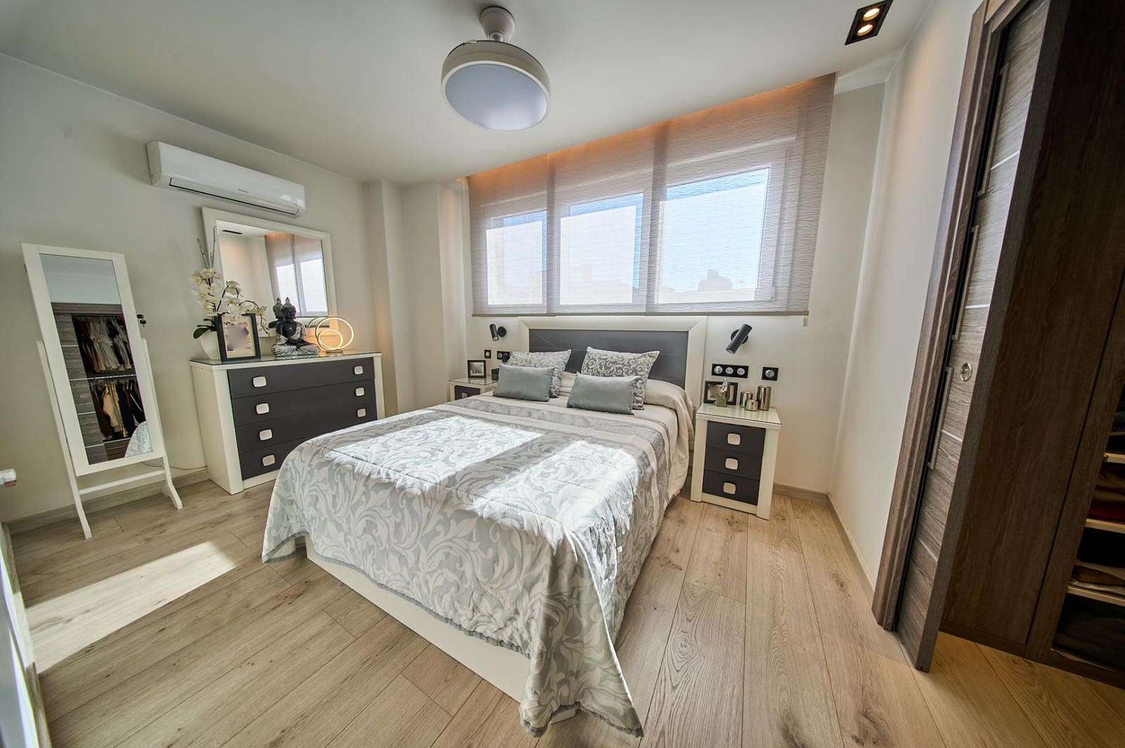 3 bedroom Terraced Villa for sale in Granada city with garage - € 410,000 (Ref: 9735780)