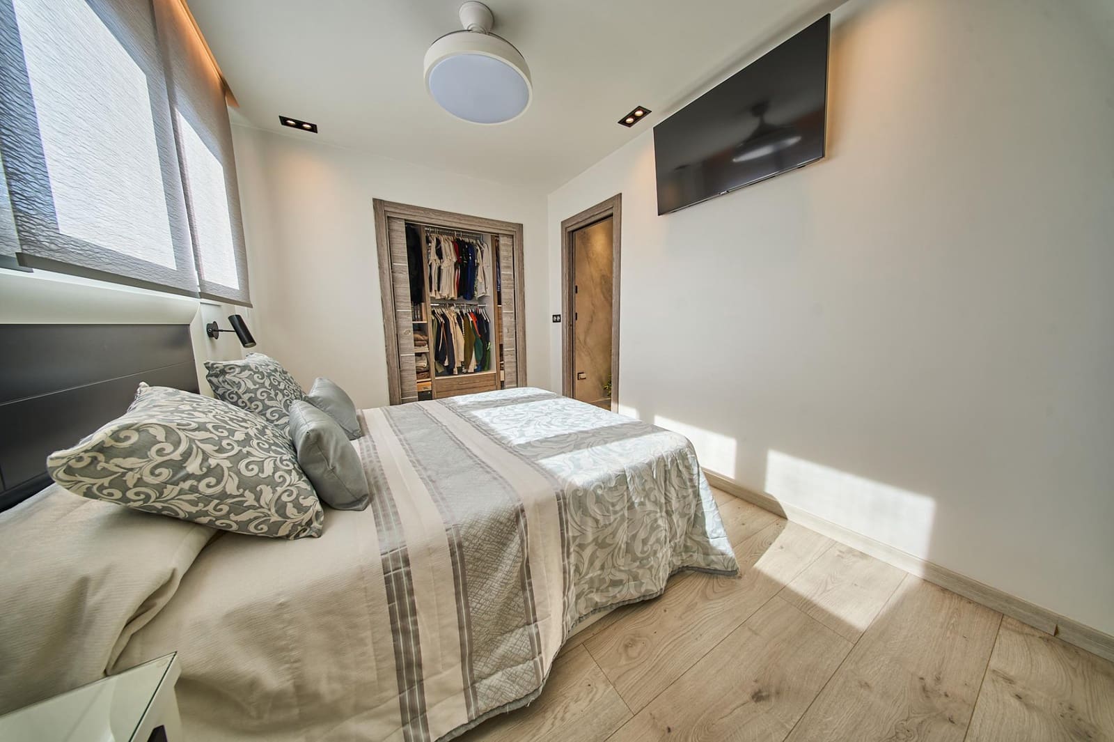 3 bedroom Terraced Villa for sale in Granada city with garage - € 410,000 (Ref: 9735780)