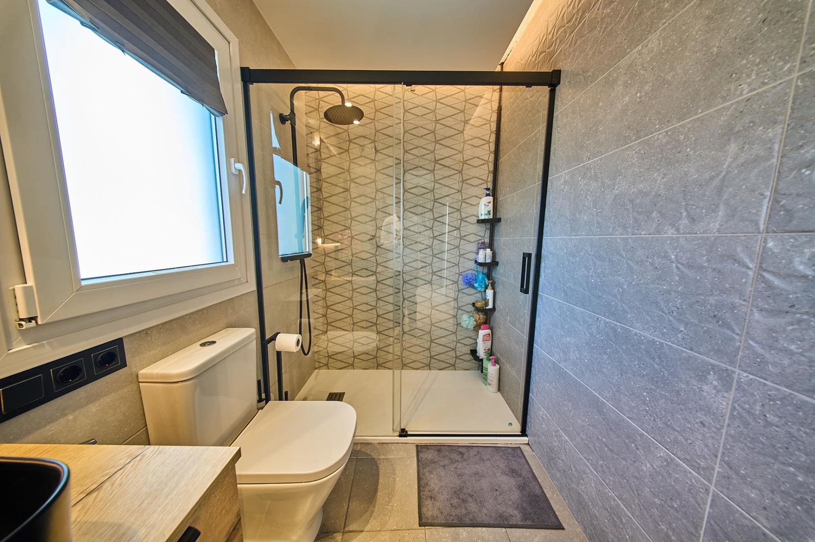 3 bedroom Terraced Villa for sale in Granada city with garage - € 410,000 (Ref: 9735780)