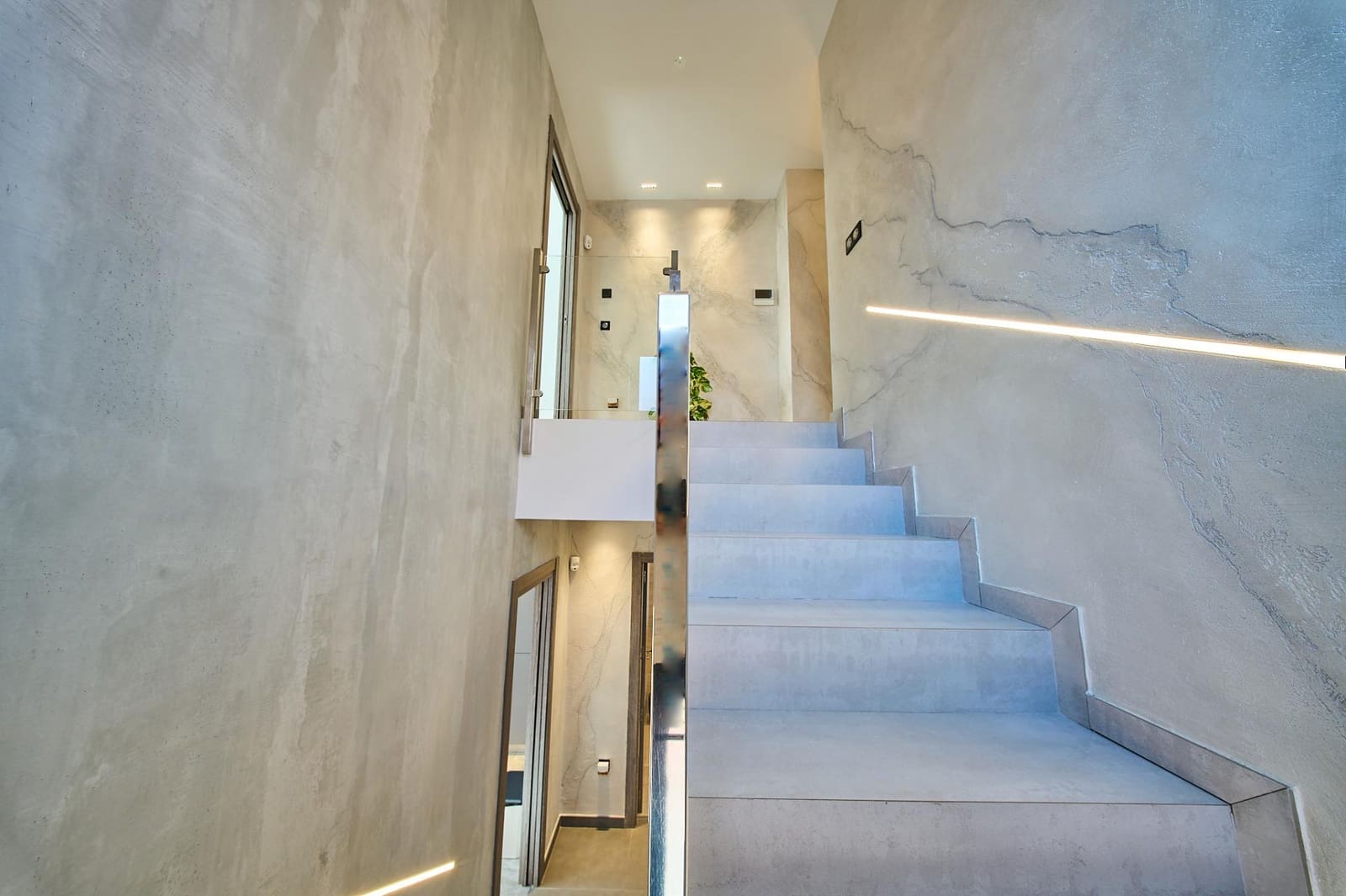 3 bedroom Terraced Villa for sale in Granada city with garage - € 410,000 (Ref: 9735780)