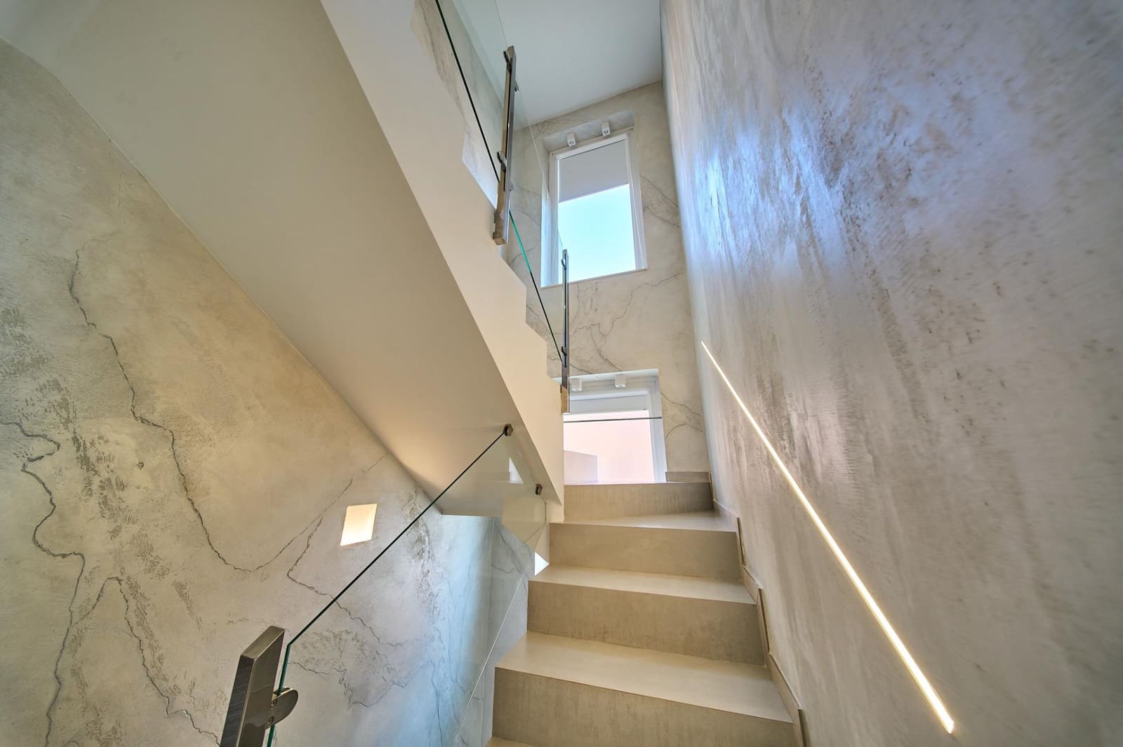 3 bedroom Terraced Villa for sale in Granada city with garage - € 410,000 (Ref: 9735780)