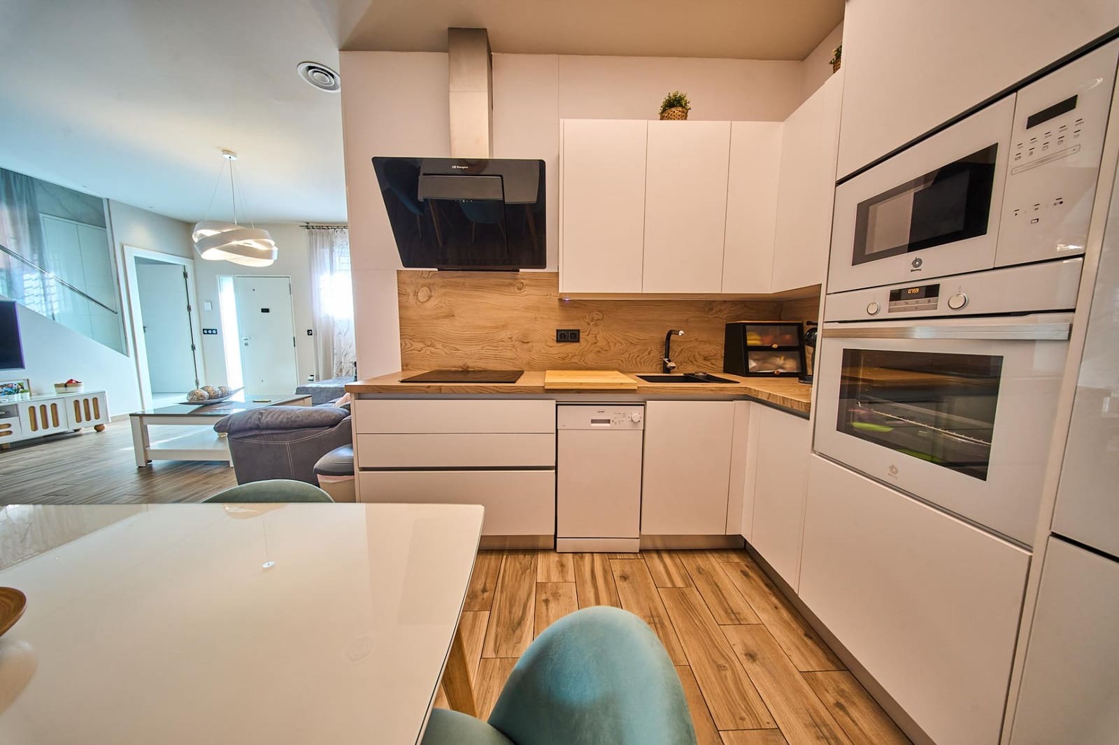 3 bedroom Terraced Villa for sale in Granada city with garage - € 410,000 (Ref: 9735780)