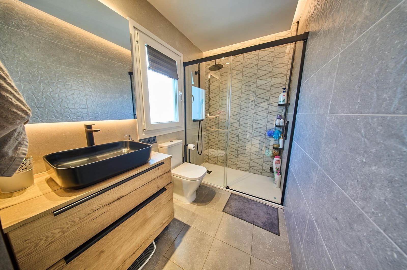 3 bedroom Terraced Villa for sale in Granada city with garage - € 410,000 (Ref: 9735780)