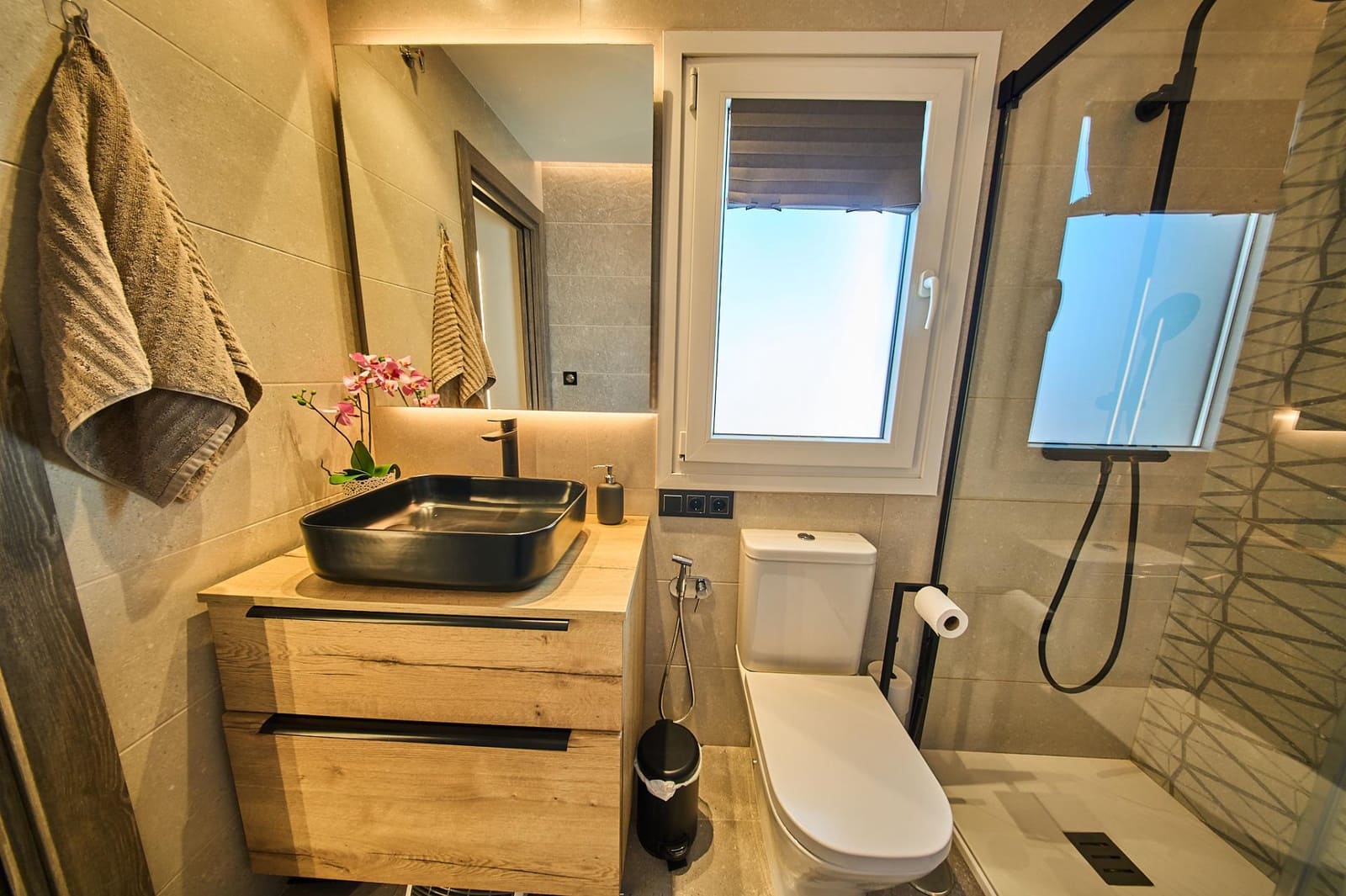 3 bedroom Terraced Villa for sale in Granada city with garage - € 410,000 (Ref: 9735780)