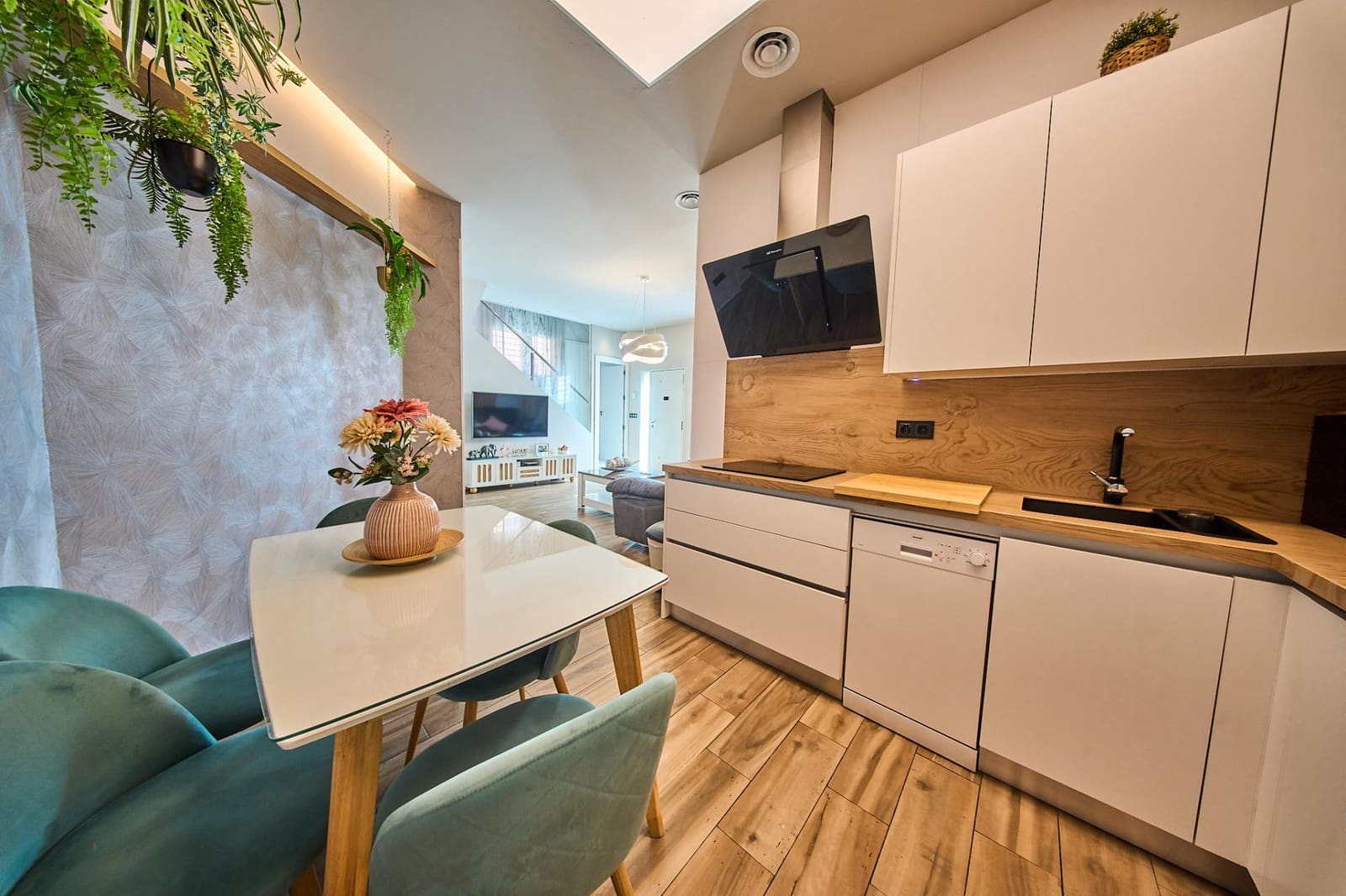 3 bedroom Terraced Villa for sale in Granada city with garage - € 410,000 (Ref: 9735780)