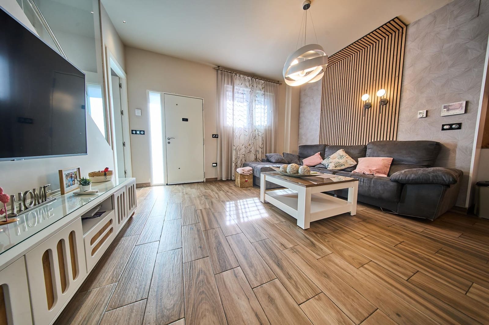 3 bedroom Terraced Villa for sale in Granada city with garage - € 410,000 (Ref: 9735780)