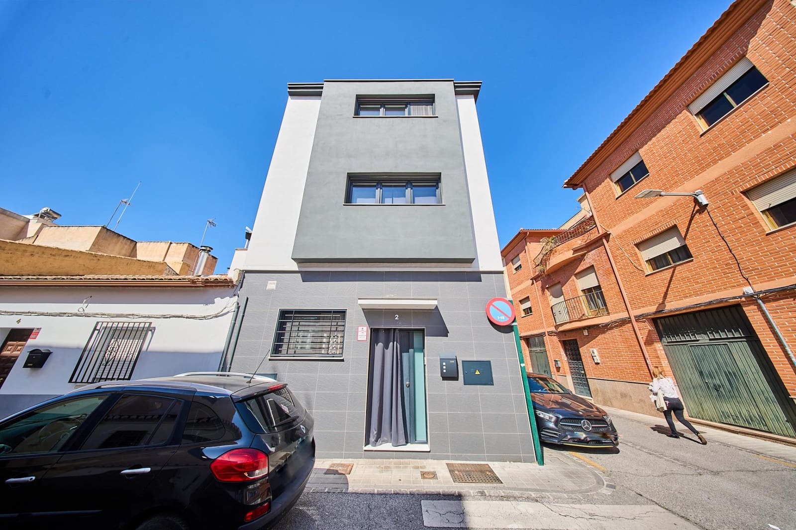 3 bedroom Terraced Villa for sale in Granada city with garage - € 410,000 (Ref: 9735780)
