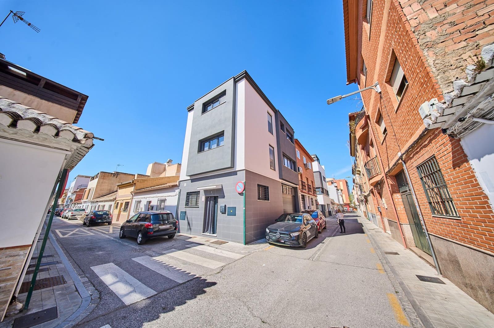 3 bedroom Terraced Villa for sale in Granada city with garage - € 410,000 (Ref: 9735780)