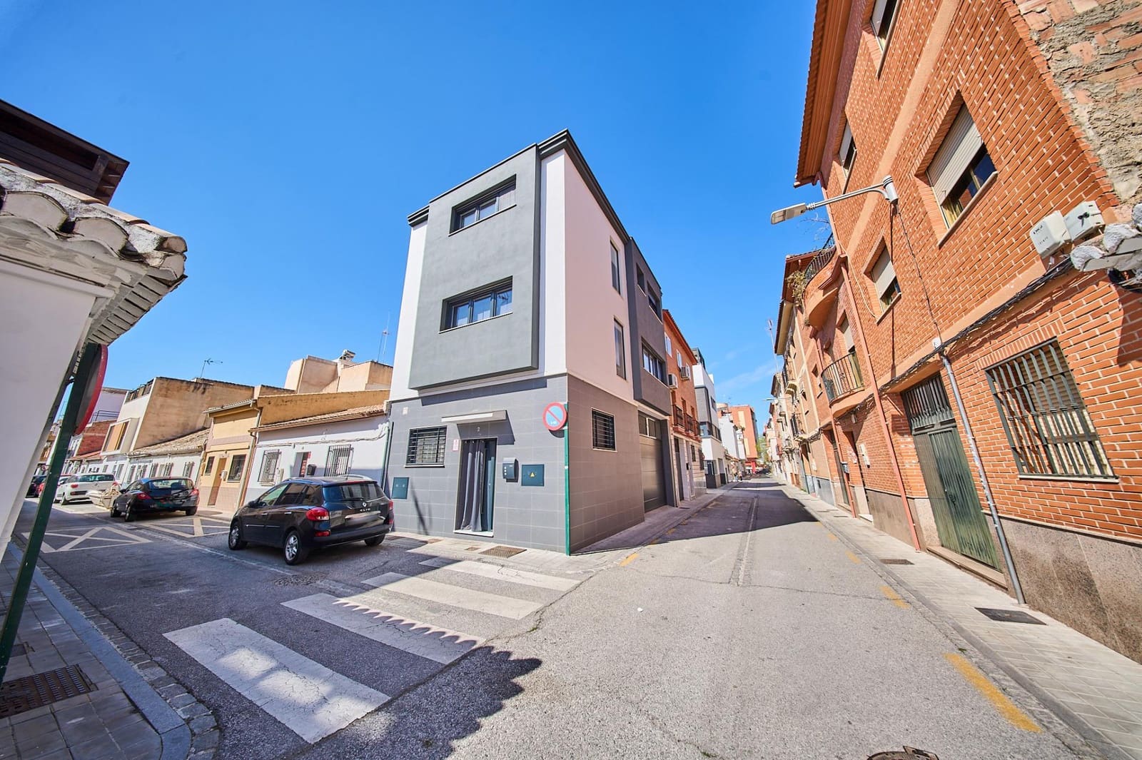 3 bedroom Terraced Villa for sale in Granada city with garage - € 410,000 (Ref: 9735780)