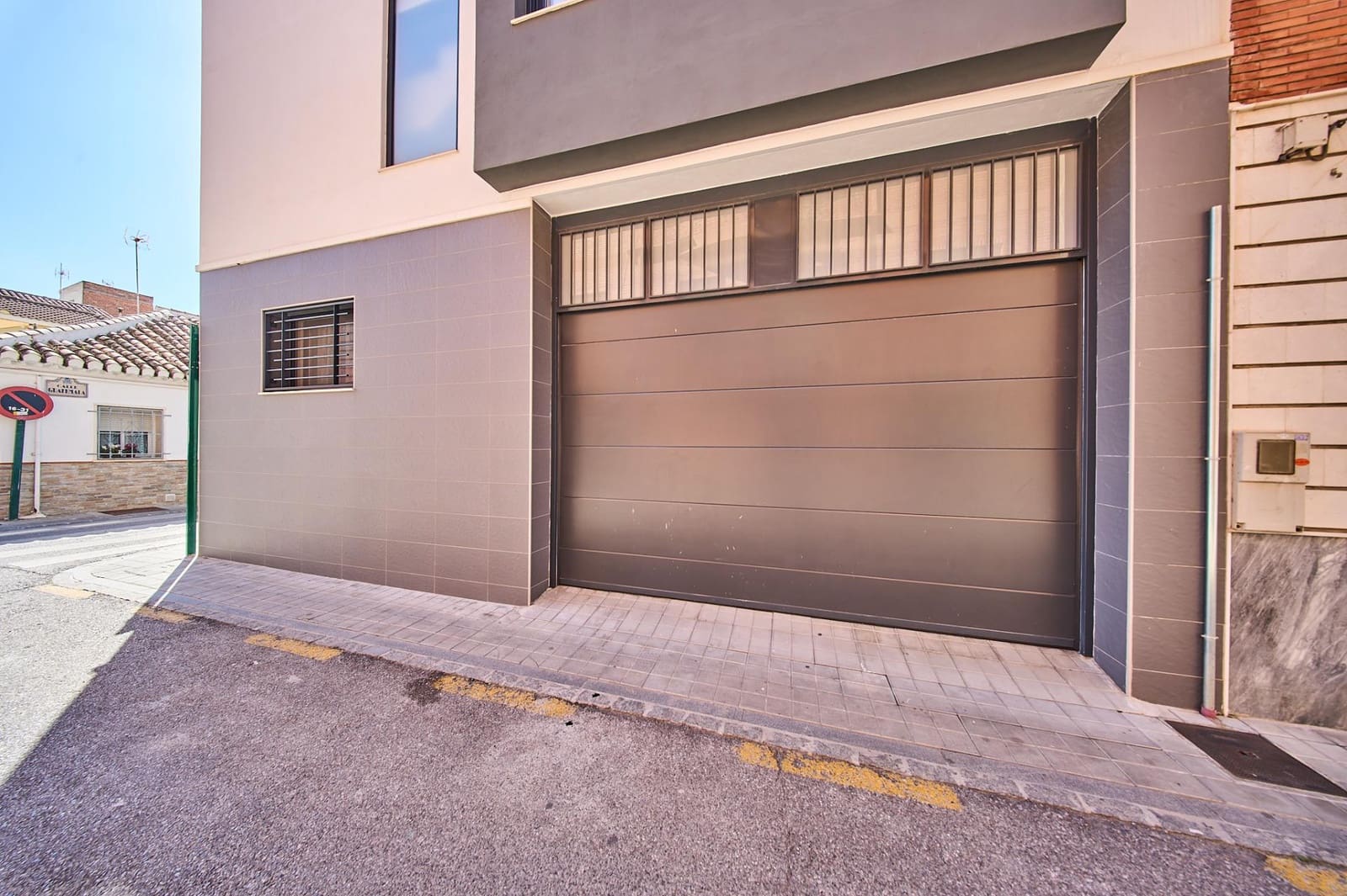 3 bedroom Terraced Villa for sale in Granada city with garage - € 410,000 (Ref: 9735780)