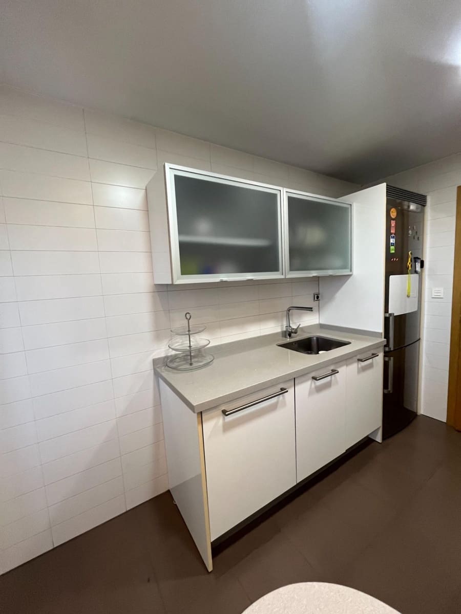 3 bedroom Flat for rent in Granada city with pool garage - € 1,100 (Ref: 9739017)