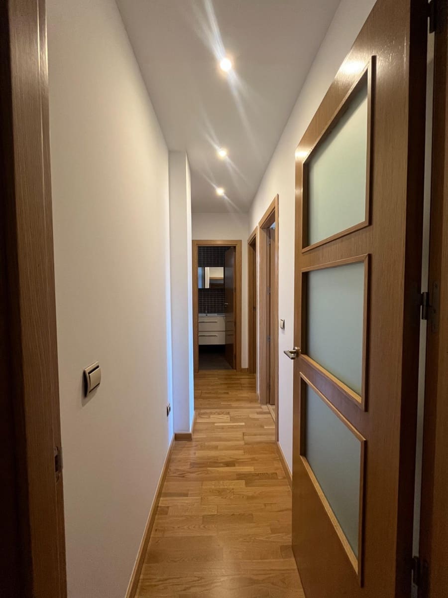 3 bedroom Flat for rent in Granada city with pool garage - € 1,100 (Ref: 9739017)