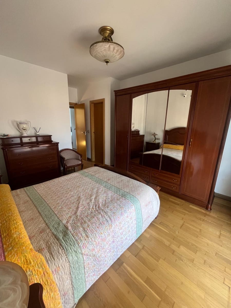 3 bedroom Flat for rent in Granada city with pool garage - € 1,100 (Ref: 9739017)