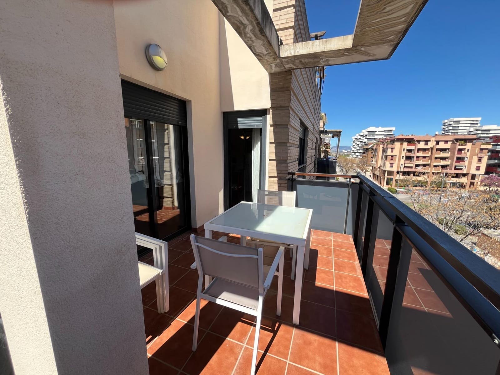 3 bedroom Flat for rent in Granada city with pool garage - € 1,100 (Ref: 9739017)