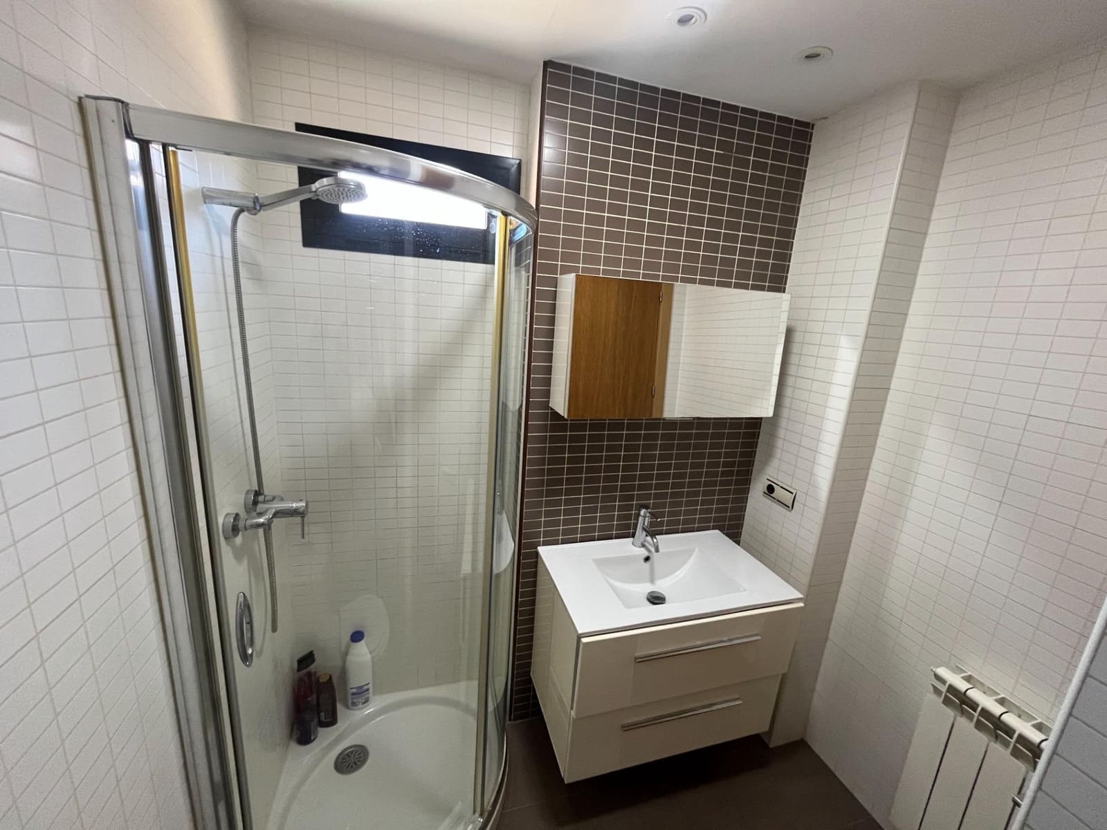 3 bedroom Flat for rent in Granada city with pool garage - € 1,100 (Ref: 9739017)