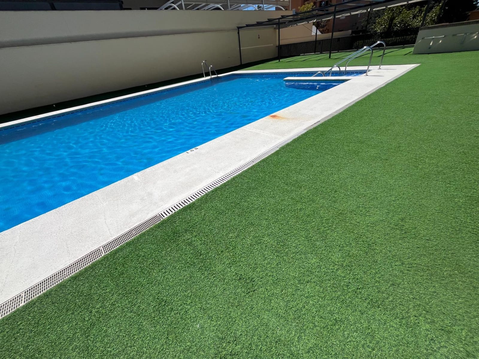 3 bedroom Flat for rent in Granada city with pool garage - € 1,100 (Ref: 9739017)