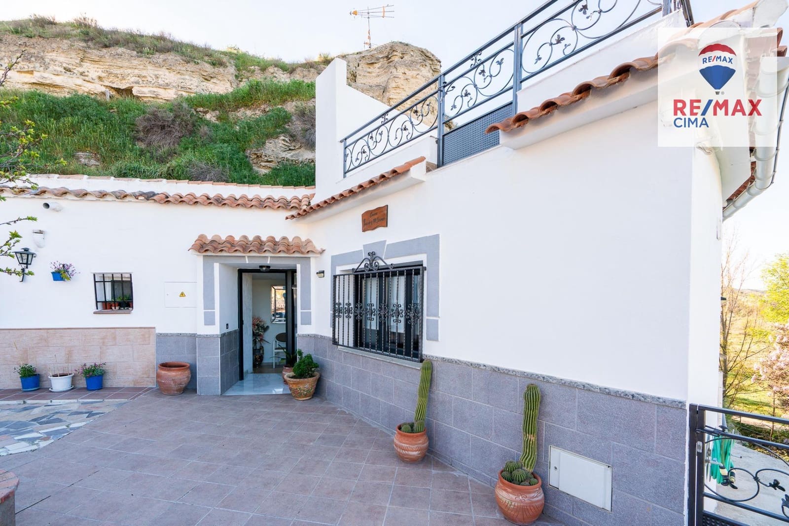 3 bedroom Cave House for sale in Castillejar - € 136,000 (Ref: 9739025)