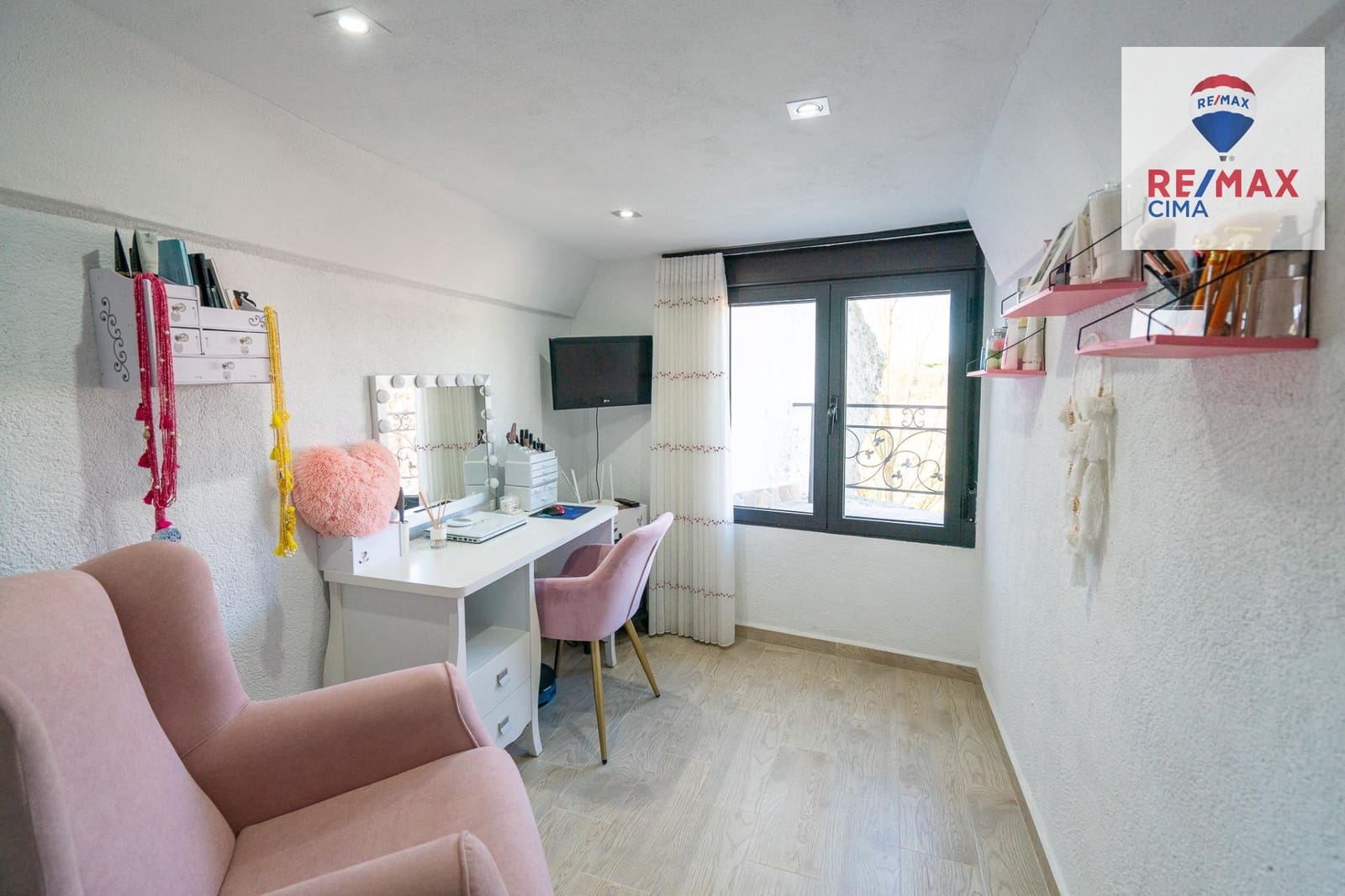 3 bedroom Cave House for sale in Castillejar - € 136,000 (Ref: 9739025)