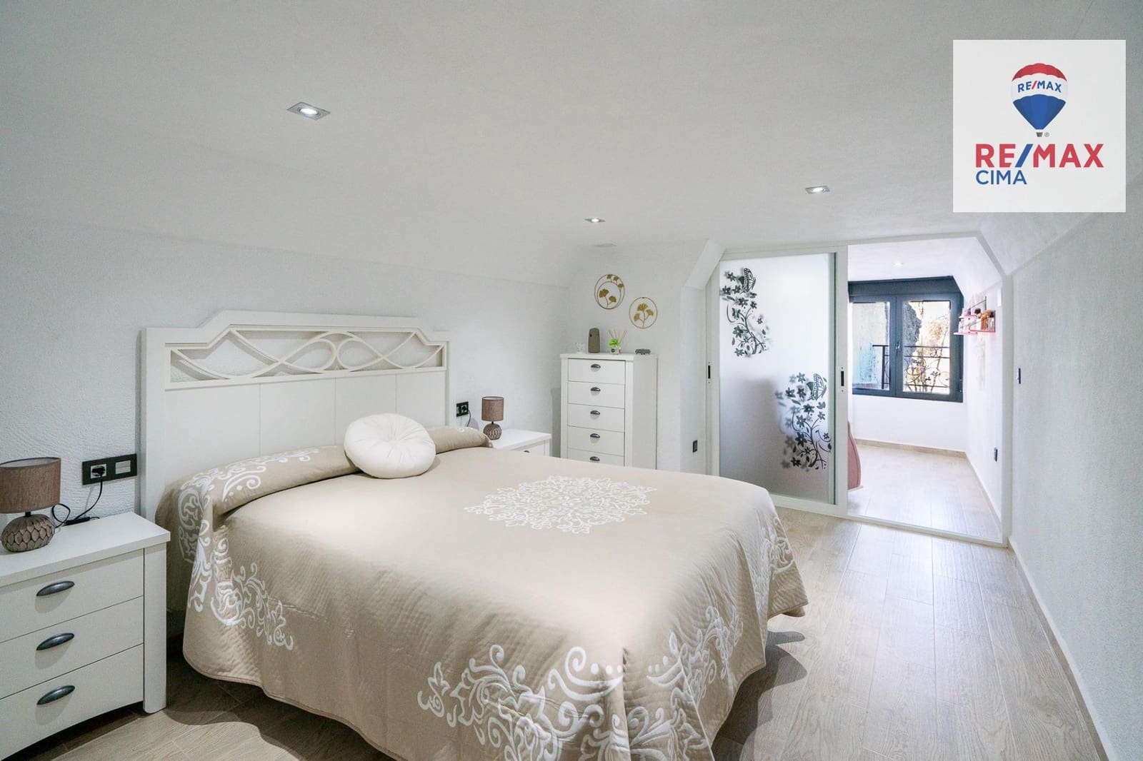 3 bedroom Cave House for sale in Castillejar - € 136,000 (Ref: 9739025)