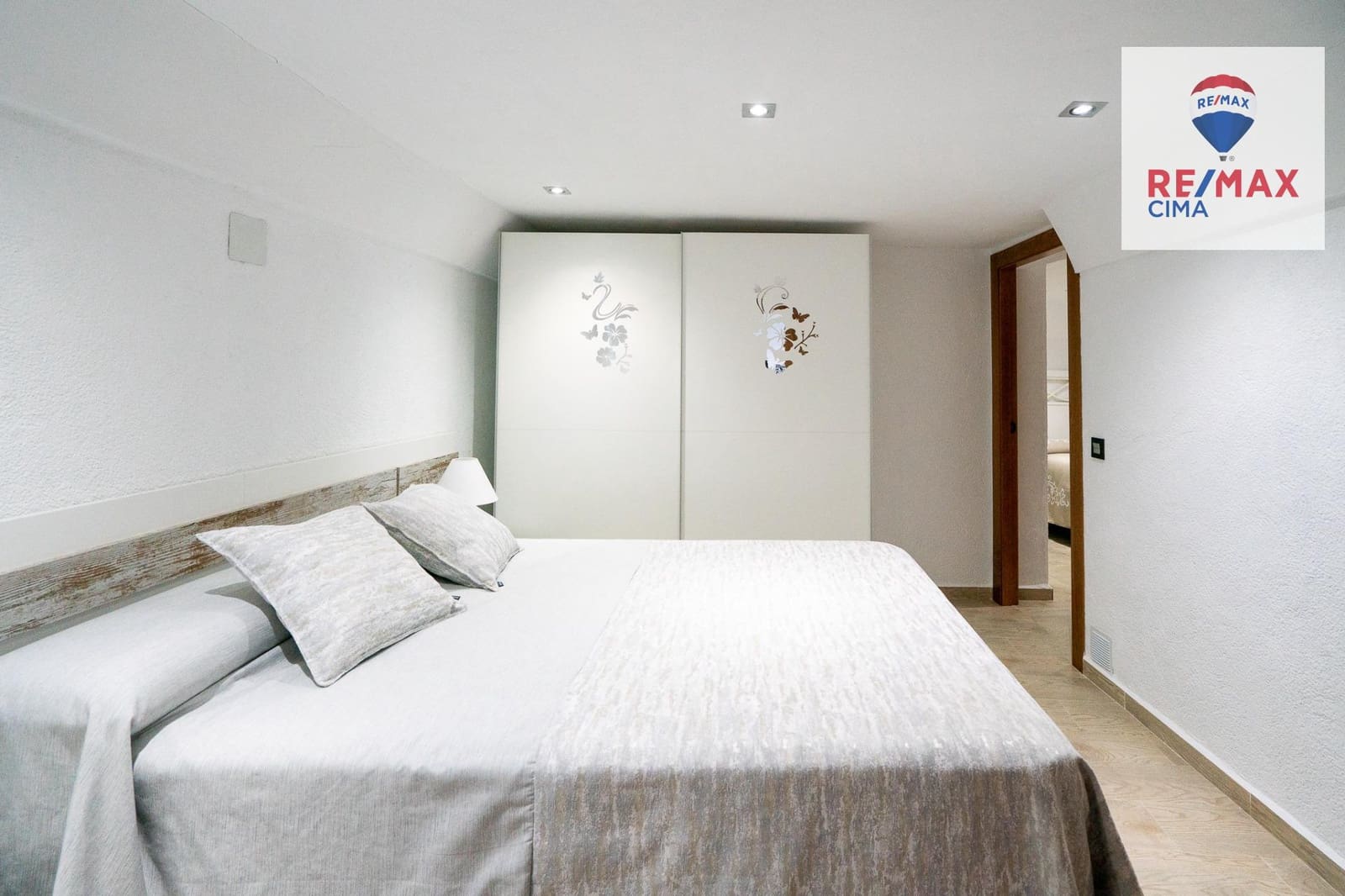 3 bedroom Cave House for sale in Castillejar - € 136,000 (Ref: 9739025)