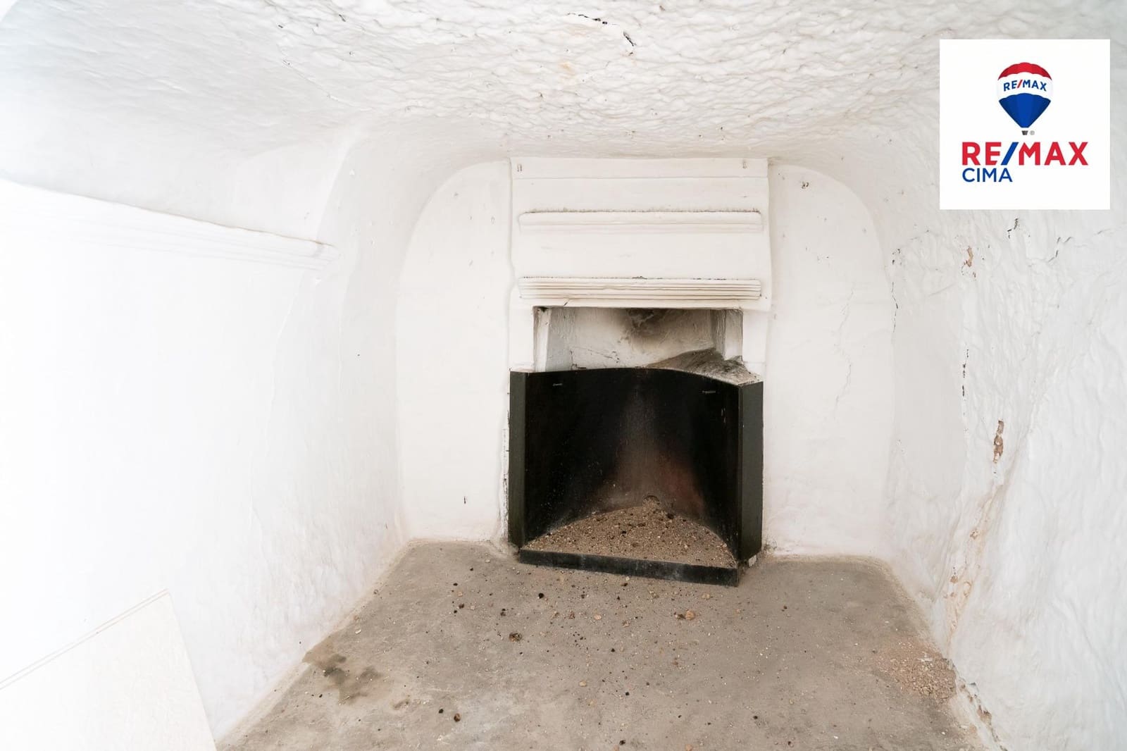 Finca/Country House for sale in Zujar - € 29,900 (Ref: 9744175)