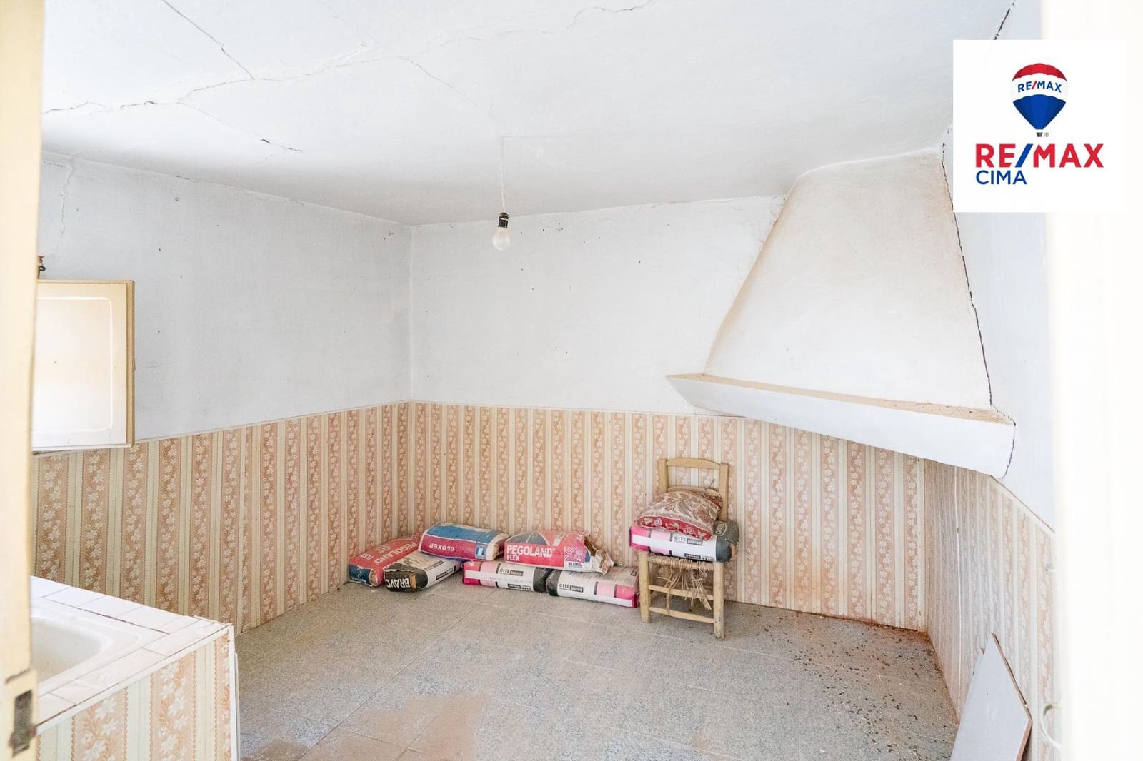 Finca/Country House for sale in Zujar - € 29,900 (Ref: 9744175)