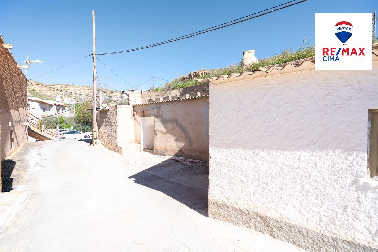 Finca/Country House for sale in Zujar - € 29,900 (Ref: 9744175)