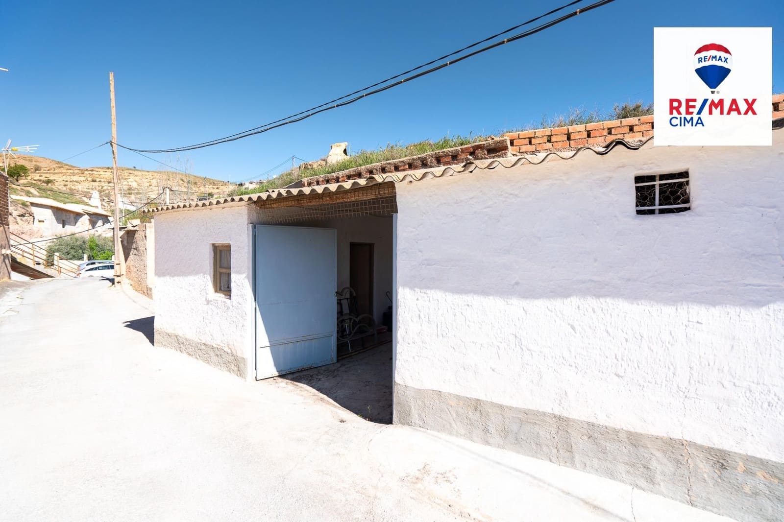 Finca/Country House for sale in Zujar - € 29,900 (Ref: 9744175)